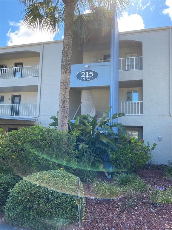 215 VALENCIA BOULEVARD UNIT 303 BELLEAIR BLUFFS, FL 33770