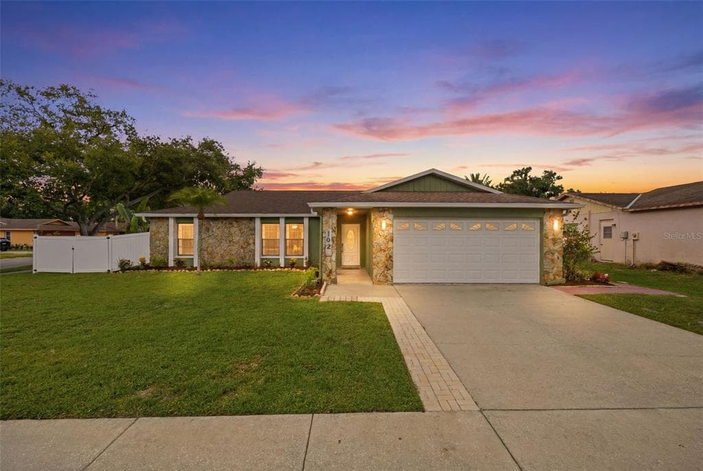 102 PEACOCK CIRCLE SAFETY HARBOR, FL 34695