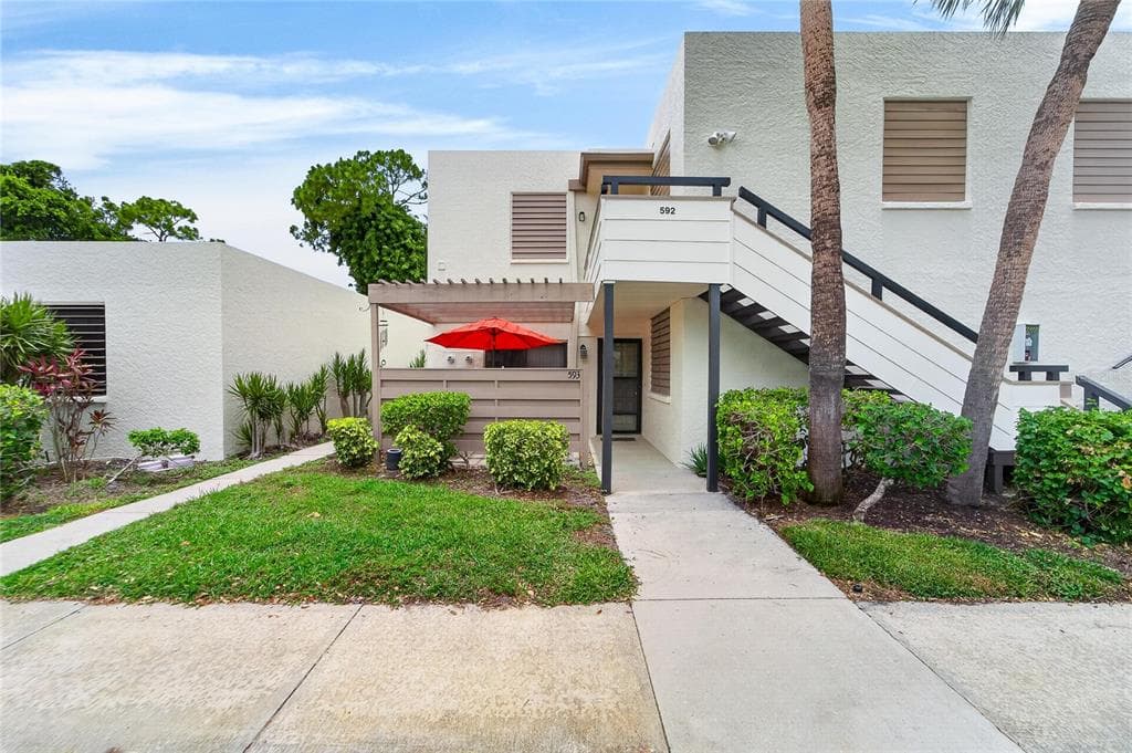 593 LAKESIDE DRIVE UNIT 593 BRADENTON, FL 34210