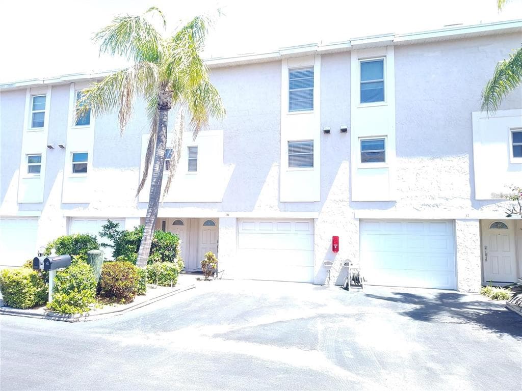 255 CAPRI CIRCLE N UNIT 36 TREASURE ISLAND, FL 33706