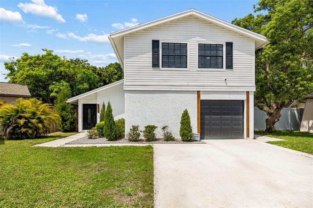 5114 STONEHAVEN COURT TAMPA, FL 33624