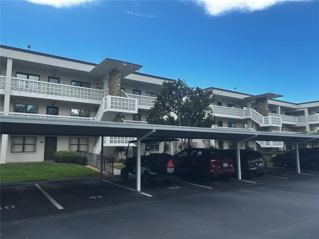4910 BAY STREET NE UNIT 210 ST PETERSBURG, FL 33703