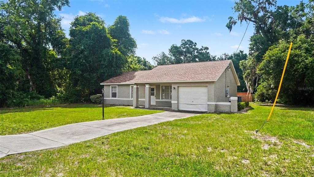 206 OAK CIRCLE