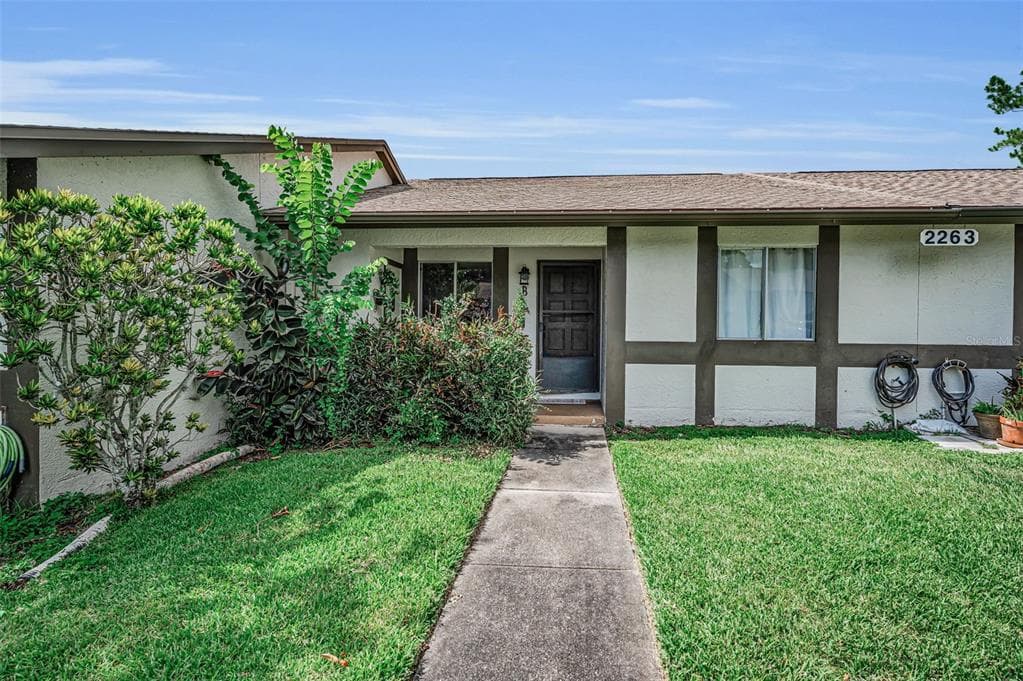 2263 BANCROFT CIRCLE N UNIT B PALM HARBOR, FL 34683