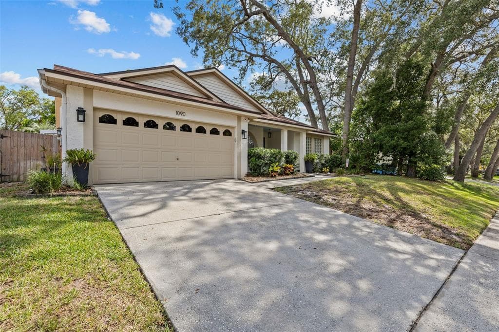 1090 ROLLING OAKS AVENUE TARPON SPRINGS, FL 34689