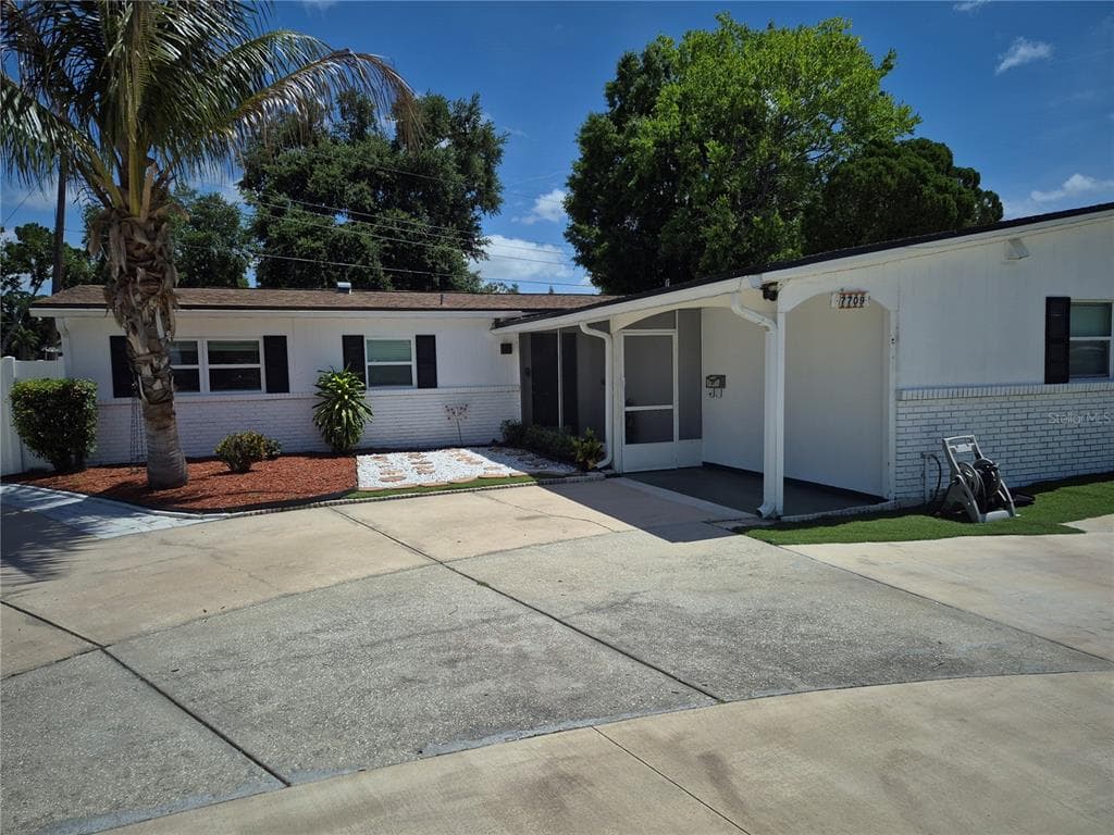 7709 W HANNA AVENUE TAMPA, FL 33615