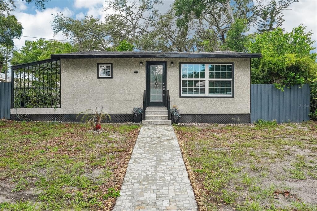 8514 N BRANCH AVENUE TAMPA, FL 33604