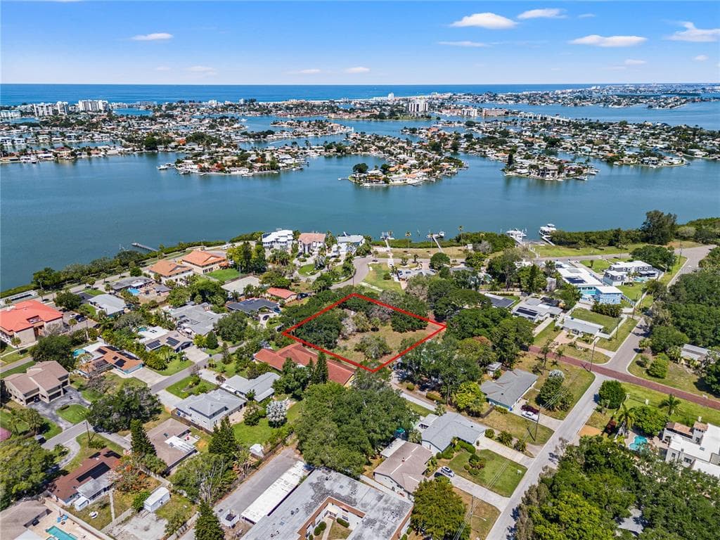 698 VILLAGRANDE AVENUE S ST PETERSBURG, FL 33707
