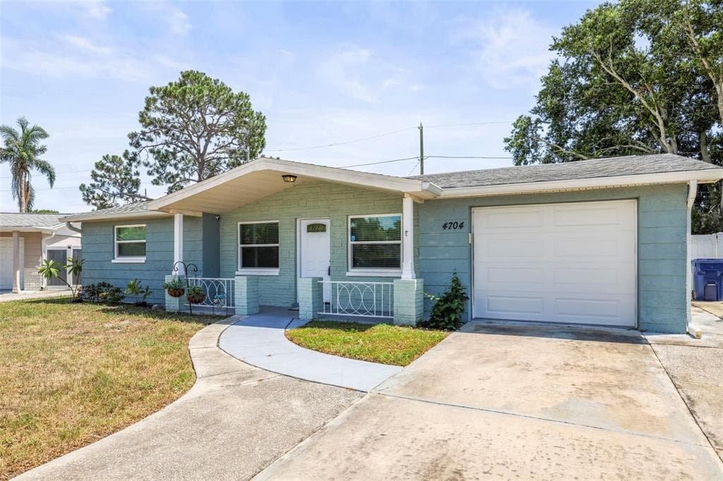 4704 KOALA DRIVE HOLIDAY, FL 34690