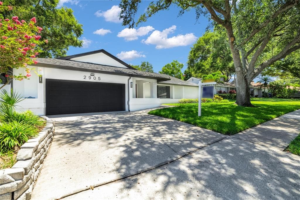 2905 BLUFFS DRIVE