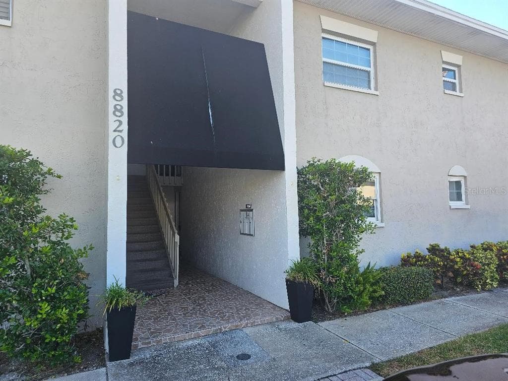 8820 BAY POINTE DRIVE UNIT 102 TAMPA, FL 33615