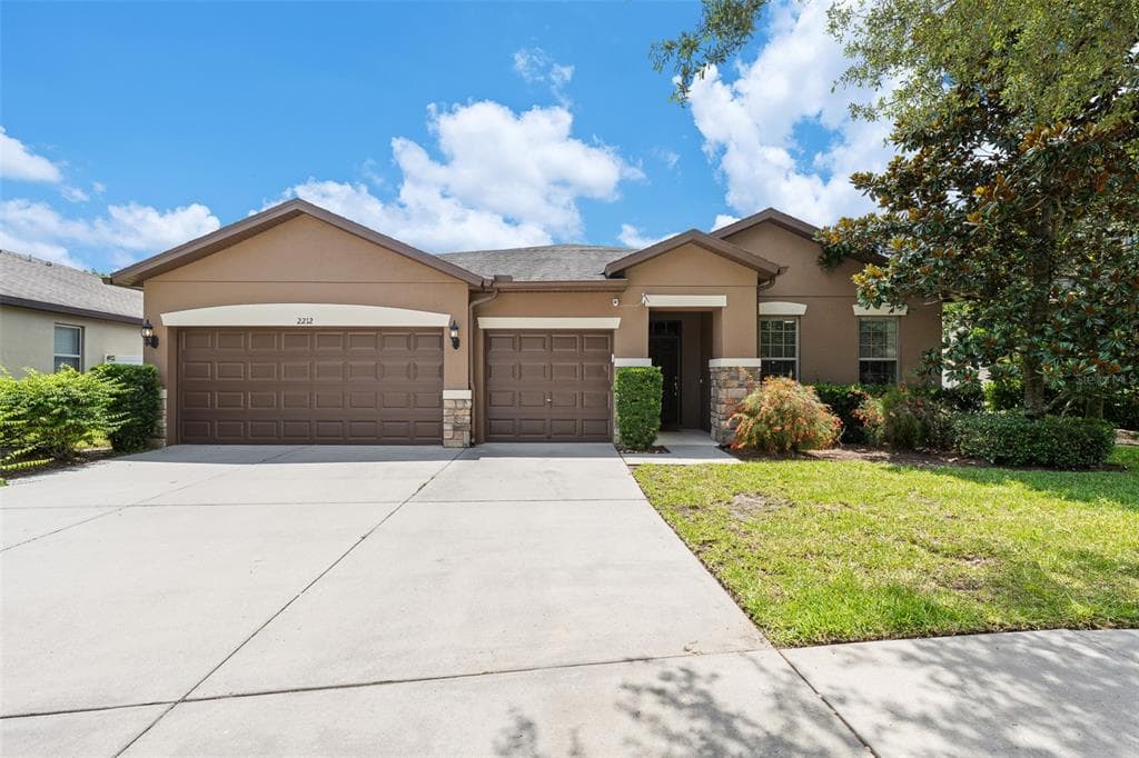 2212 LANDSIDE DRIVE VALRICO, FL 33594