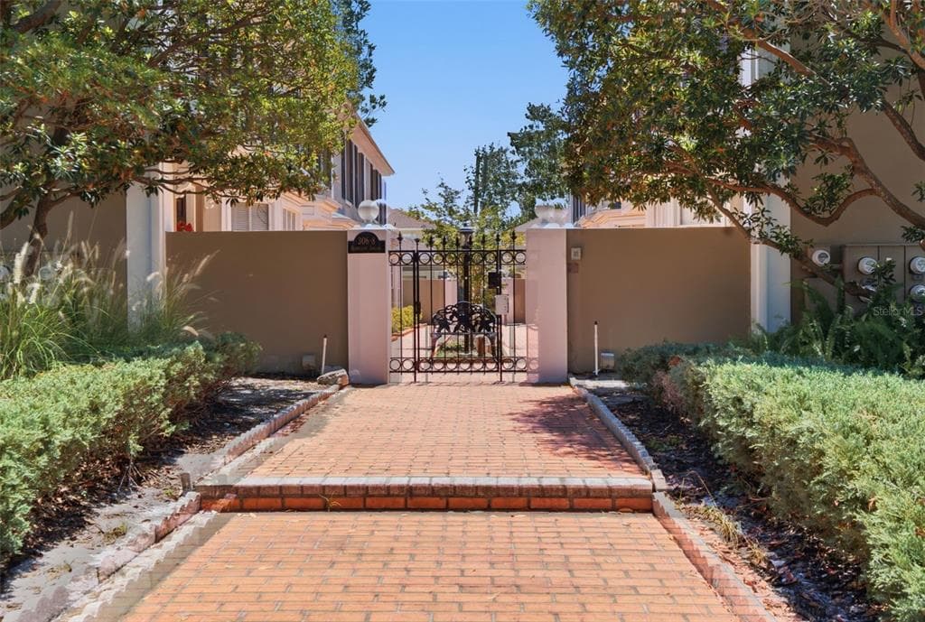 308 S BUNGALOW PARK AVENUE UNIT D TAMPA, FL 33609