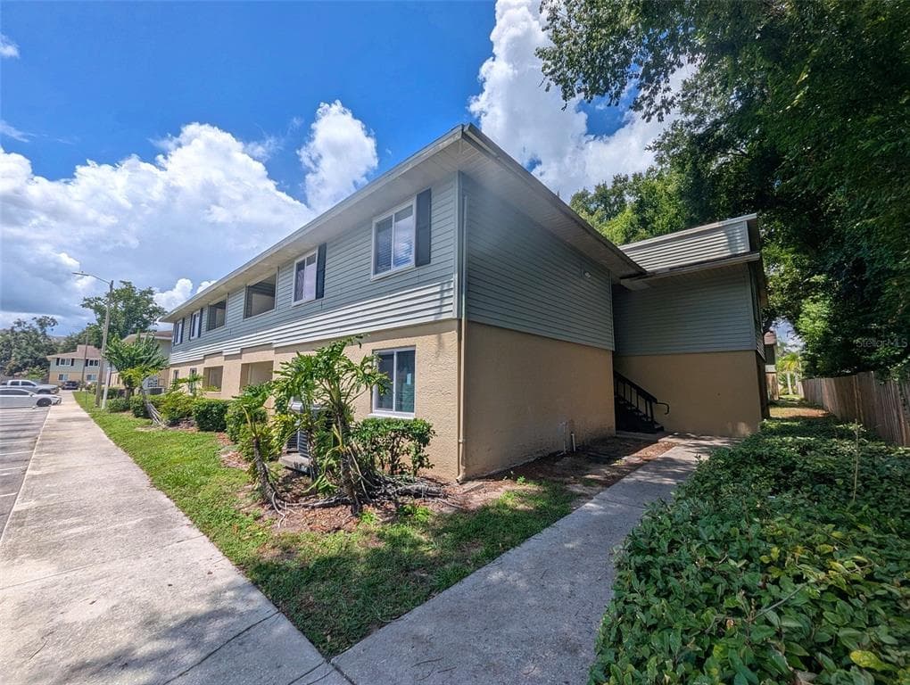 228 THORN TREE PLACE UNIT 228 BRANDON, FL 33510