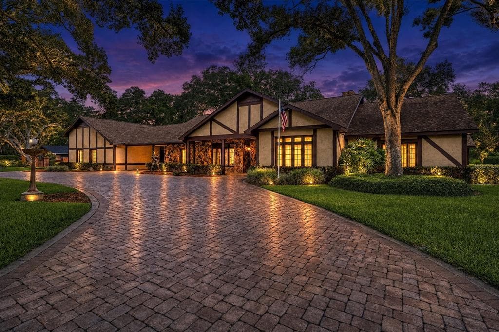 2160 LAURENCE DRIVE CLEARWATER, FL 33764