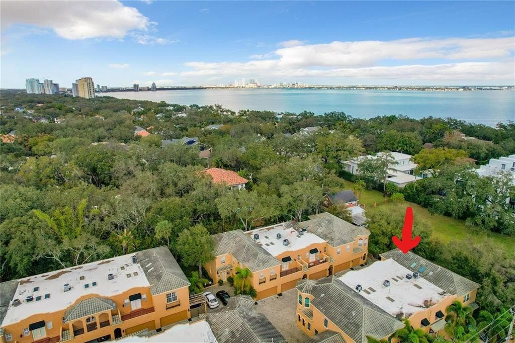 2902 HANSEN MANOR LANE TAMPA, FL 33611