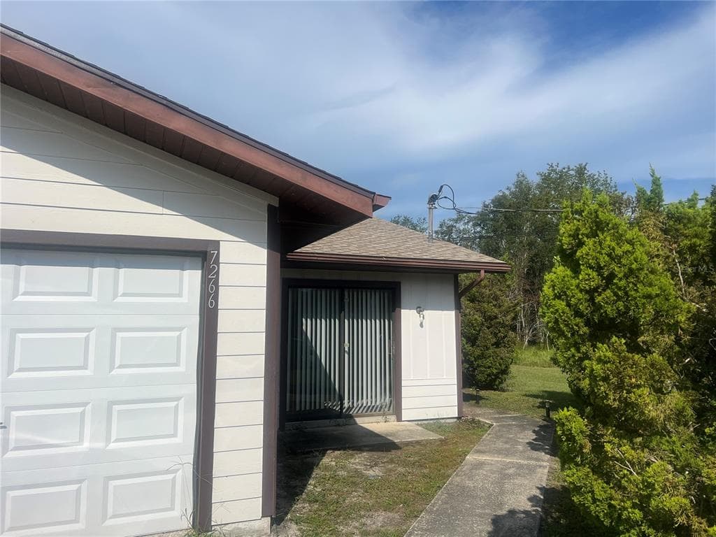 7266 POND CIRCLE SPRING HILL, FL 34606