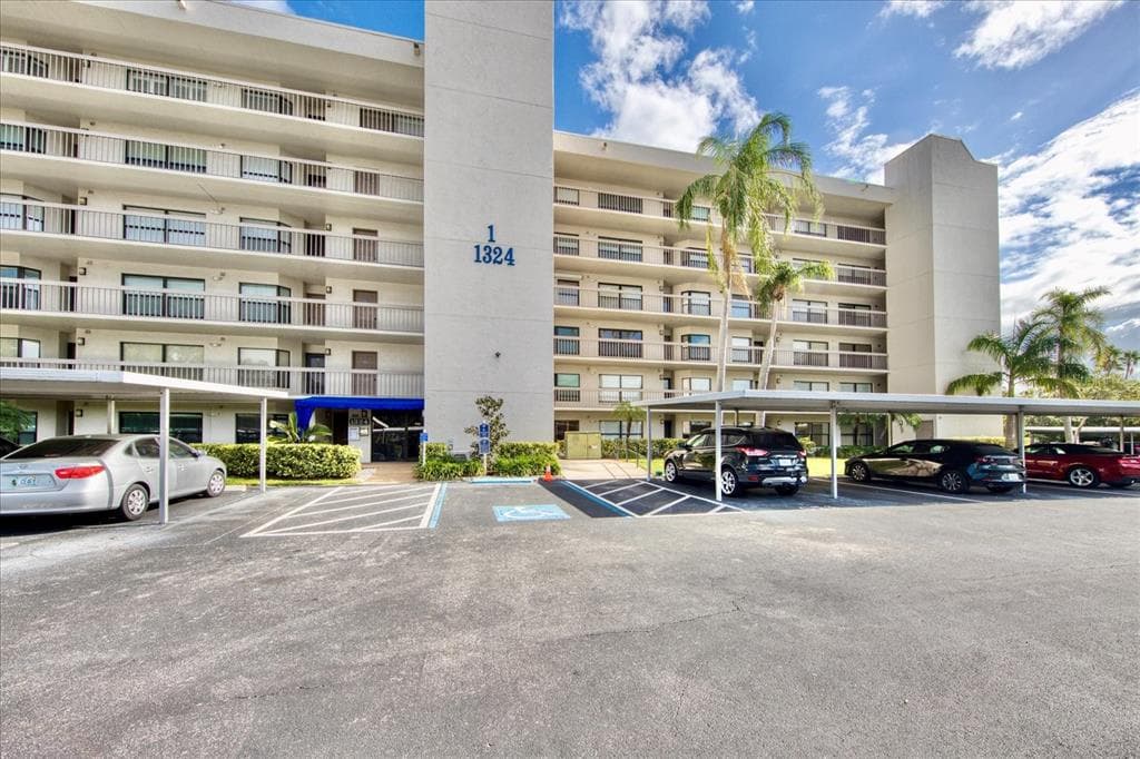 1324 PASADENA AVENUE S UNIT 204 SOUTH PASADENA, FL 33707