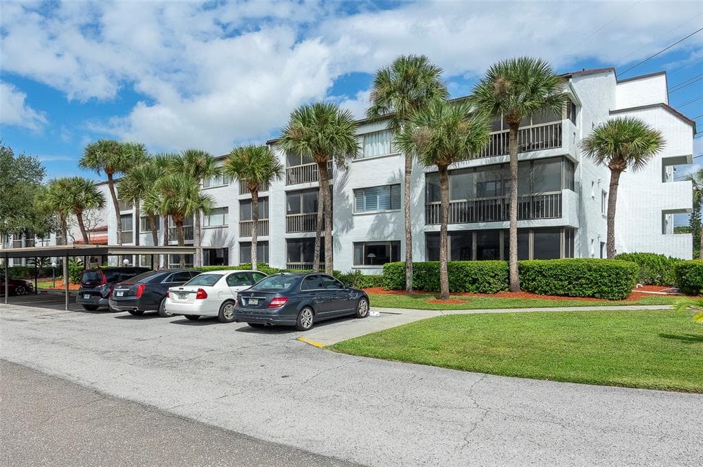 2593 COUNTRYSIDE BOULEVARD UNIT 7210 CLEARWATER, FL 33761