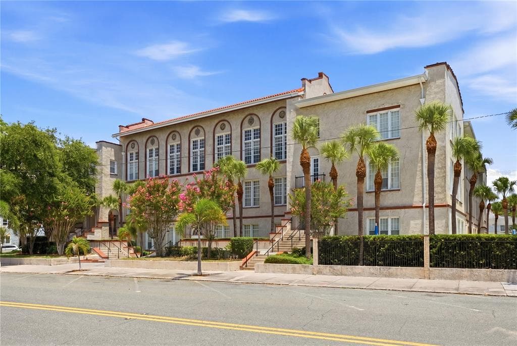 701 MIRROR LAKE DRIVE N UNIT 202 ST PETERSBURG, FL 33701