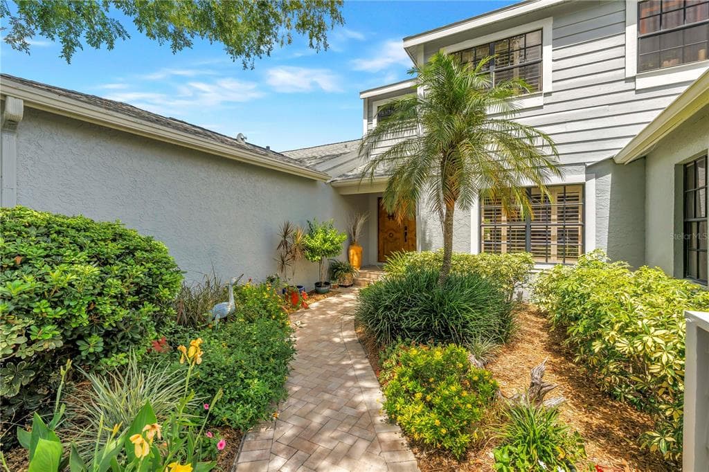 990 SAN CARLOS COURT NE ST PETERSBURG, FL 33702