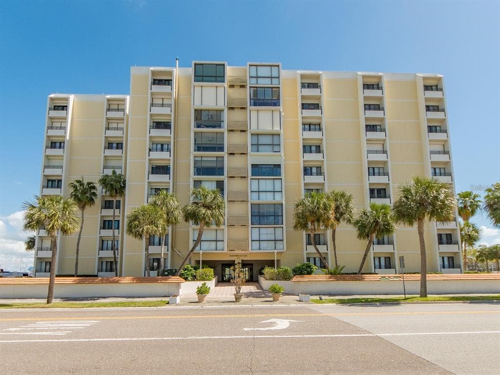 800 S GULFVIEW BOULEVARD UNIT 305 CLEARWATER BEACH, FL 33767