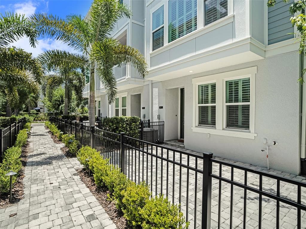 202 S TAMPANIA AVENUE UNIT 1 TAMPA, FL 33609