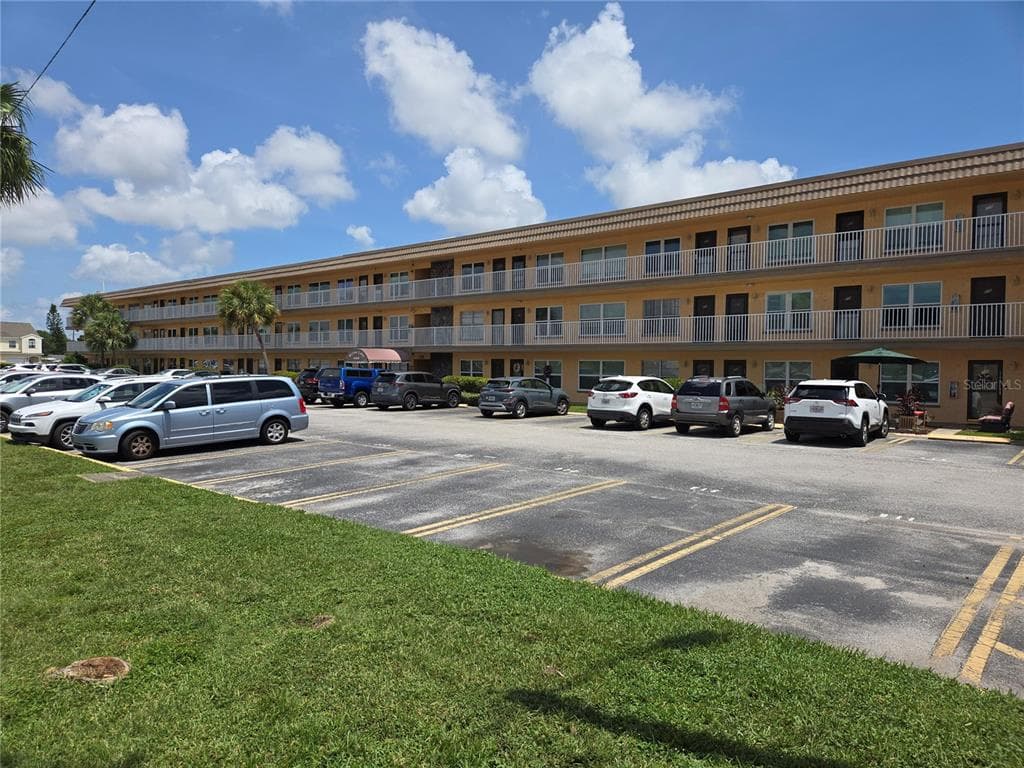 6400 46TH AVENUE N UNIT 305 KENNETH CITY, FL 33709