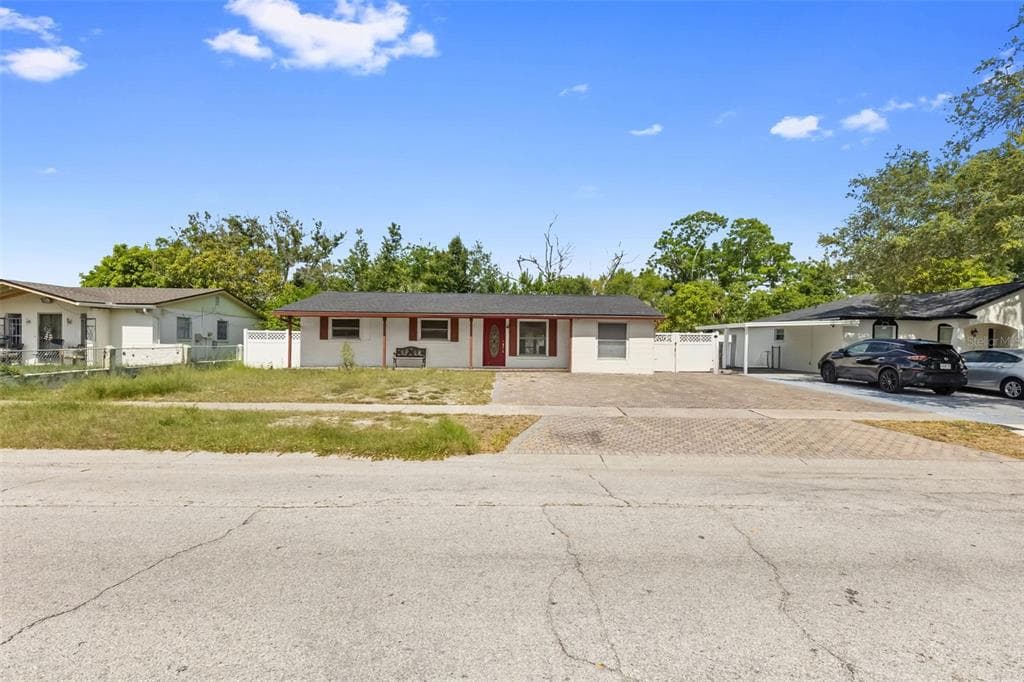 5923 YORKSHIRE ROAD TAMPA, FL 33634