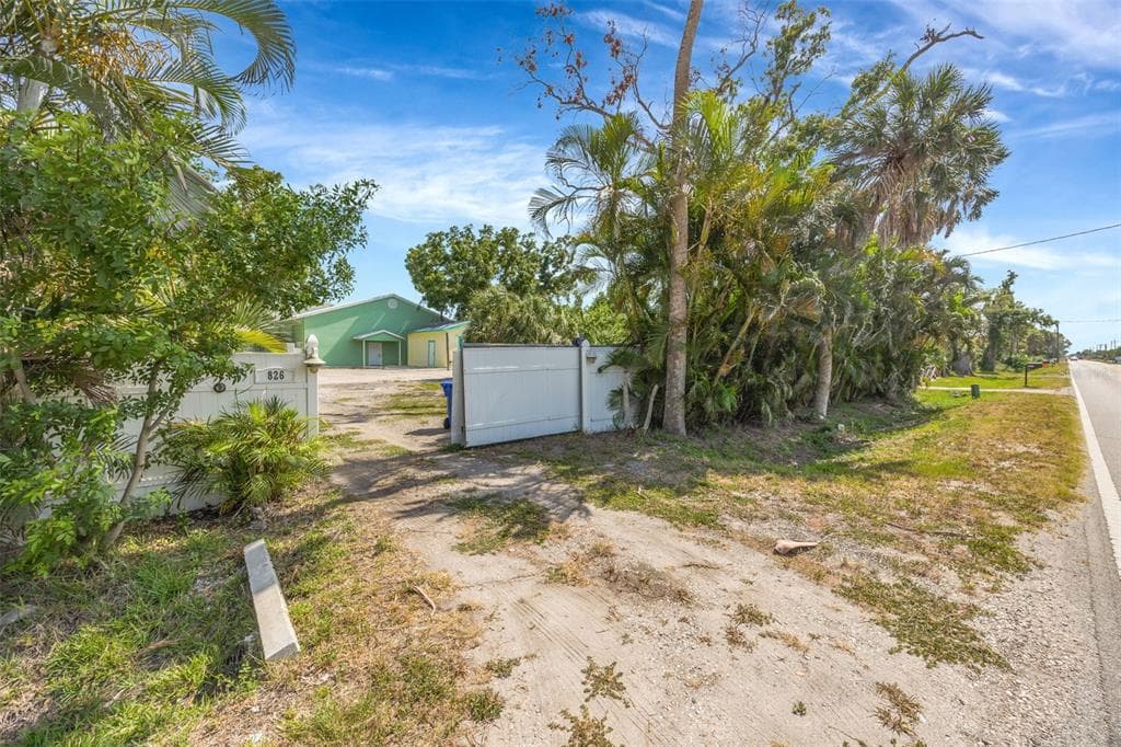 826 W SHELL POINT STREET RUSKIN, FL 33570