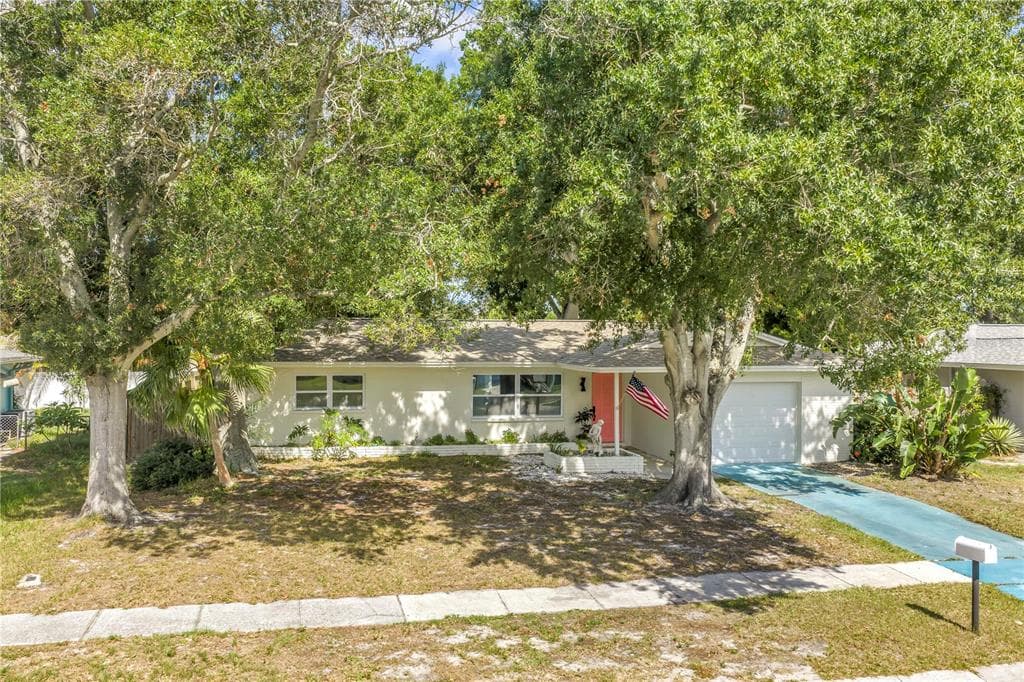 11478 IMPERIAL GROVE DRIVE E LARGO, FL 33774