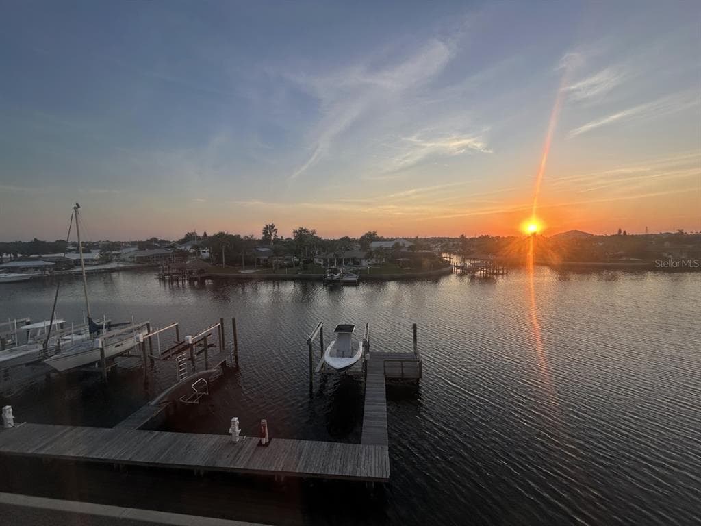6432 SUNSET BAY CIRCLE APOLLO BEACH, FL 33572