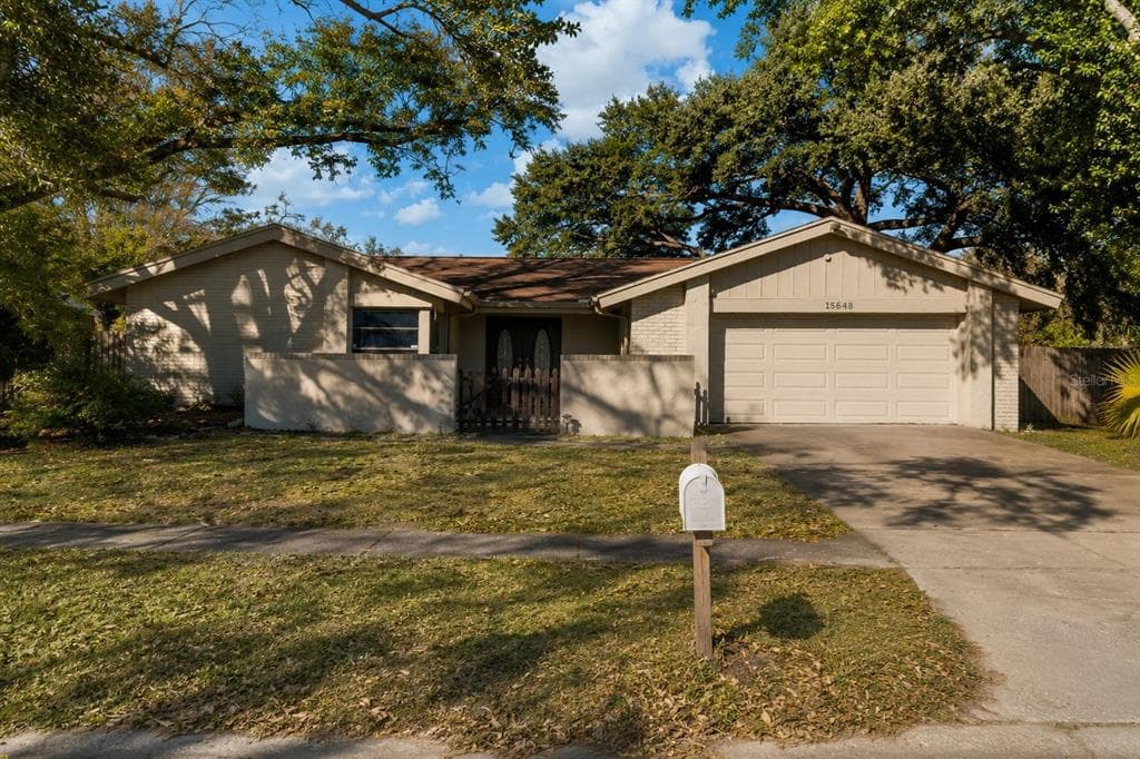 15648 BEAR CREEK DRIVE TAMPA, FL 33624