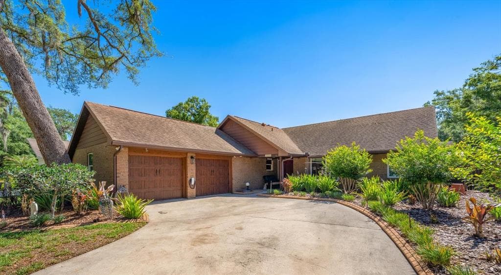 11311 LINBANKS PLACE TAMPA, FL 33617