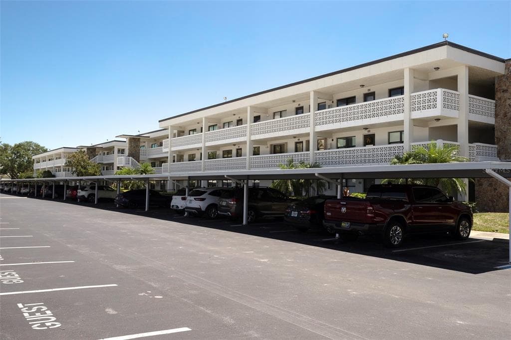 5090 BAY STREET NE UNIT 121 ST PETERSBURG, FL 33703