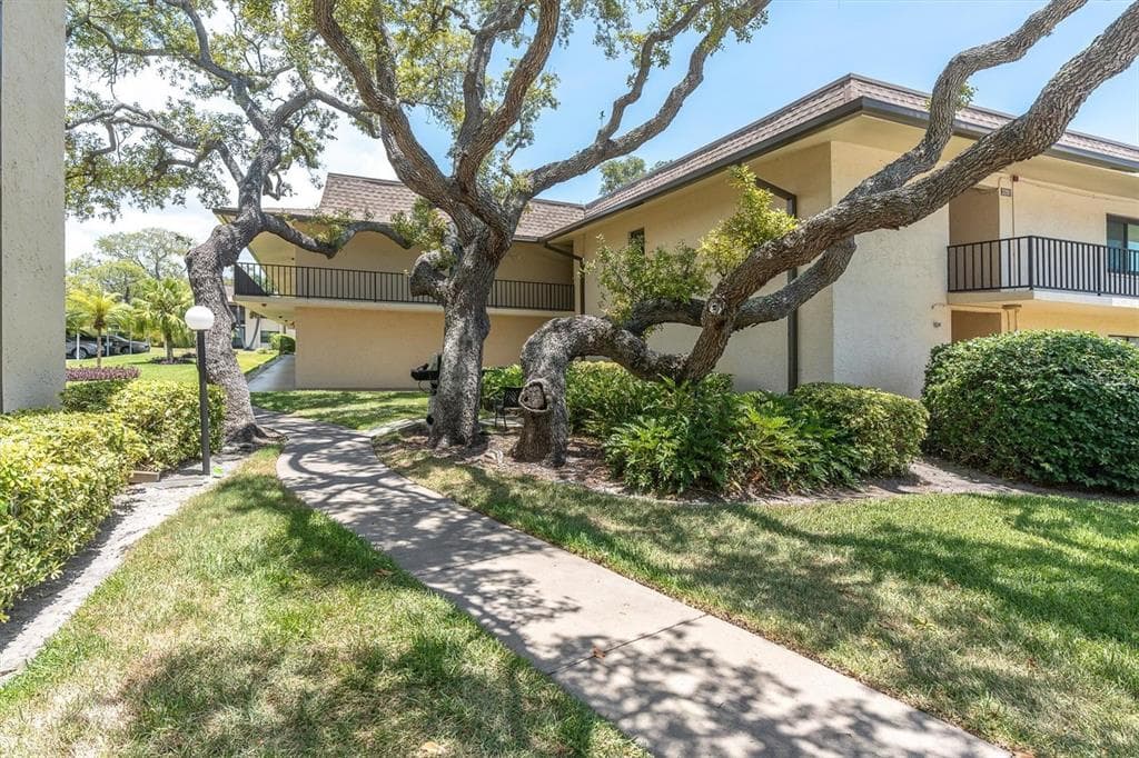 12300 VONN ROAD UNIT 2101 LARGO, FL 33774