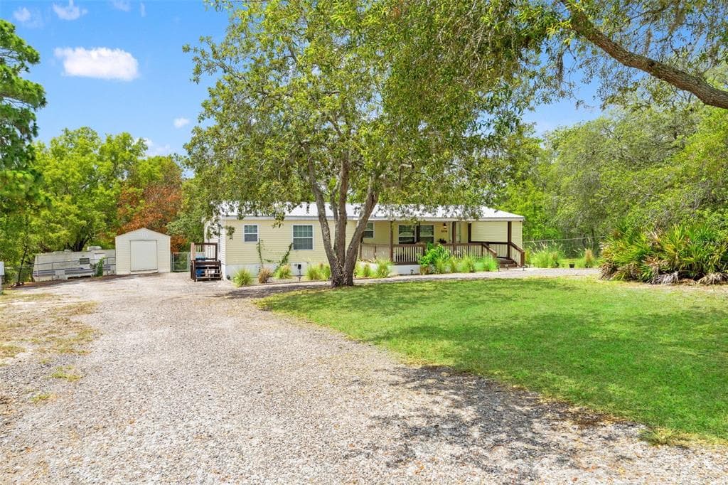 7876 RIDGE ROAD WEEKI WACHEE, FL 34613