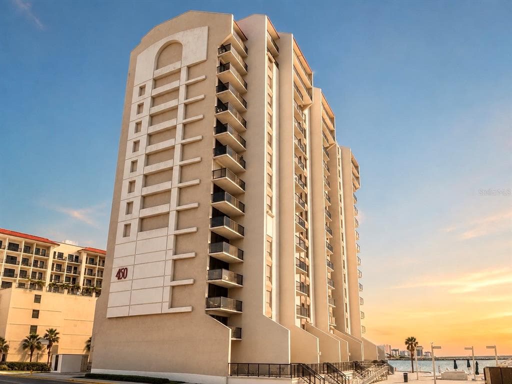 450 S GULFVIEW BOULEVARD UNIT 708 CLEARWATER BEACH, FL 33767