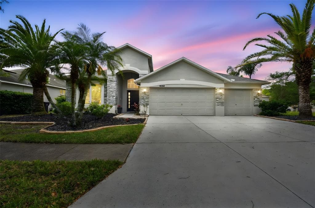 8208 PINEWOOD RUN COURT TAMPA, FL 33647