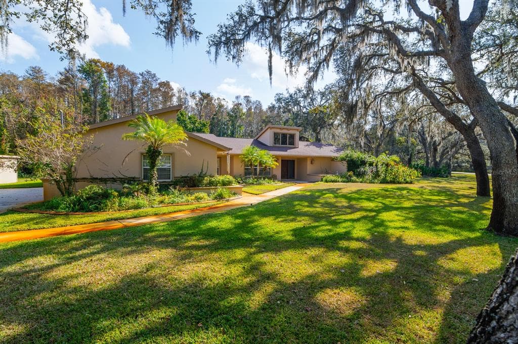10206 LAKEVIEW DRIVE NEW PORT RICHEY, FL 34654