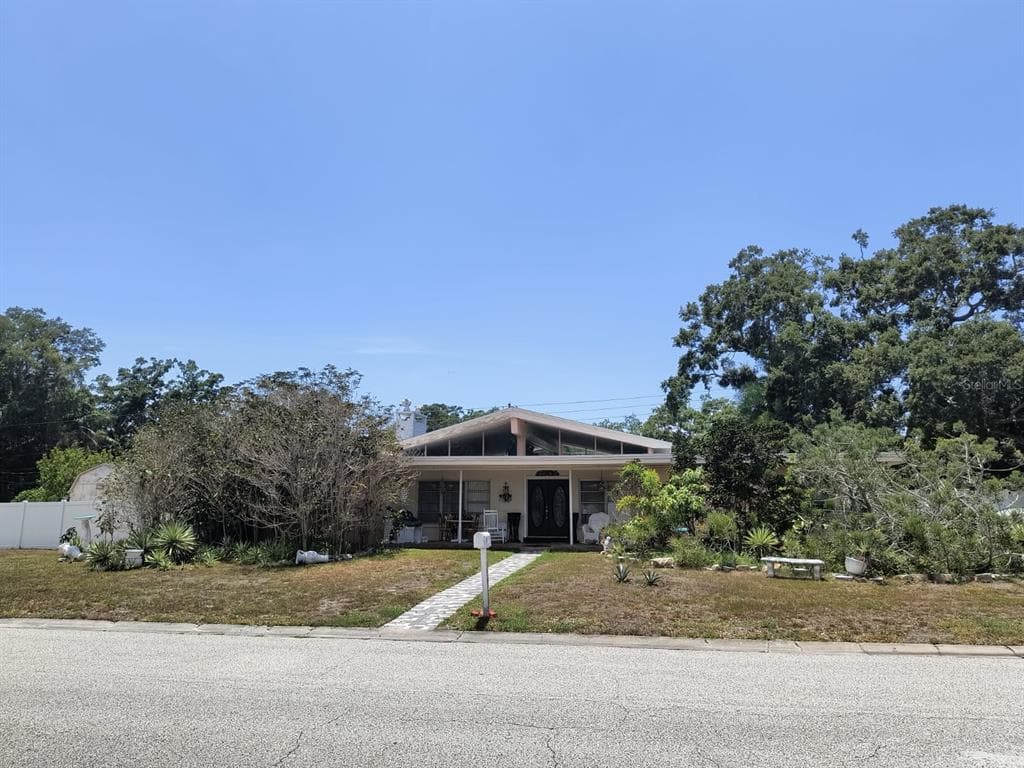 790 OAKWOOD DRIVE DUNEDIN, FL 34698