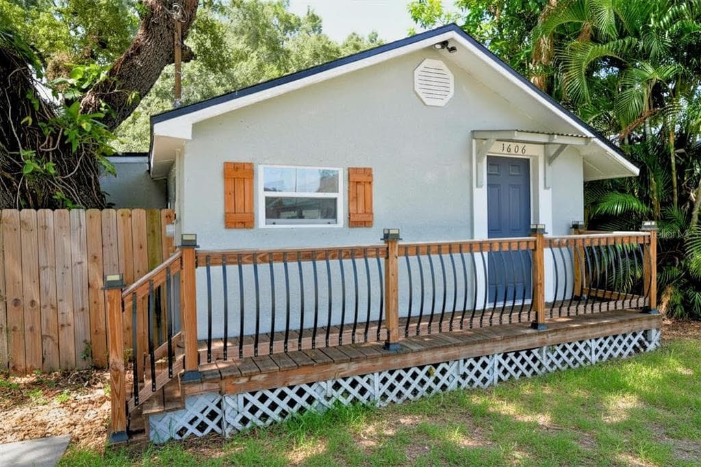 1606 E OSBORNE AVENUE TAMPA, FL 33610