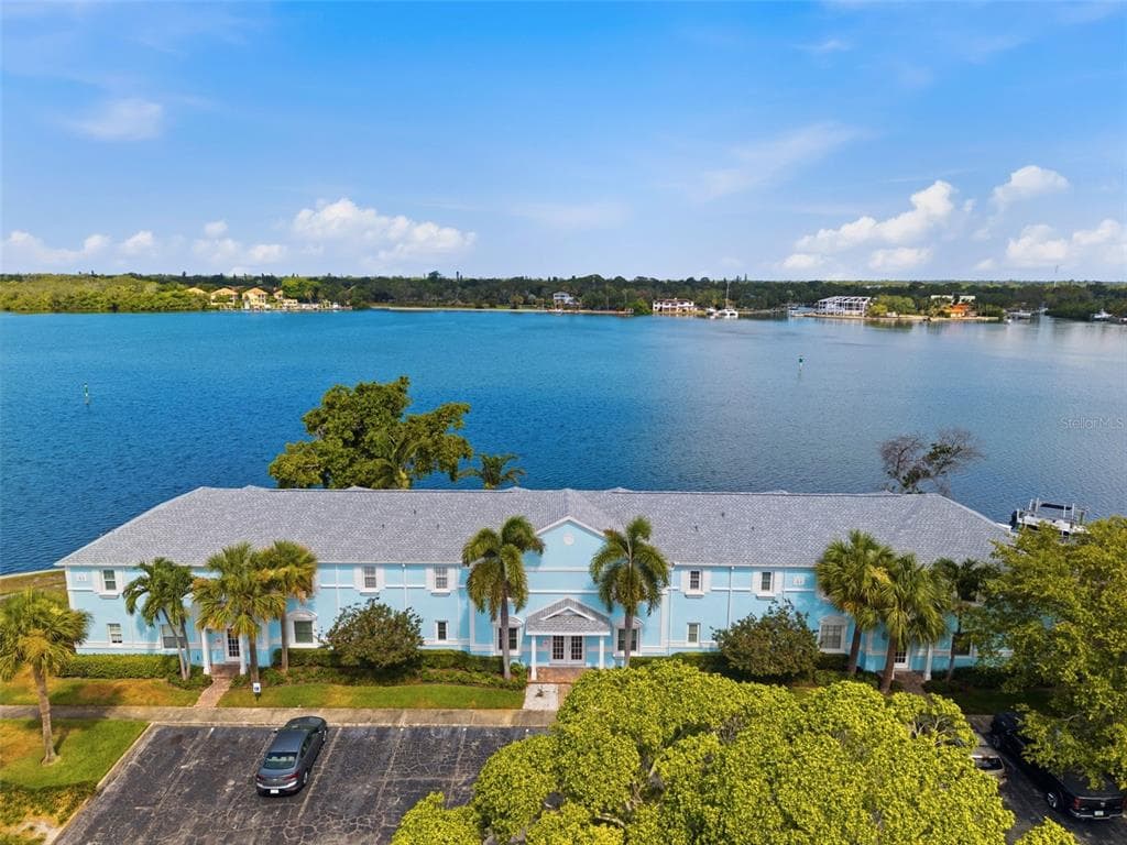 5117 SALMON DRIVE SE UNIT B ST PETERSBURG, FL 33705