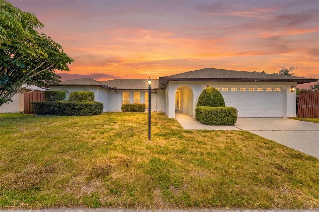 10711 FRANCES LN LARGO, FL 33774