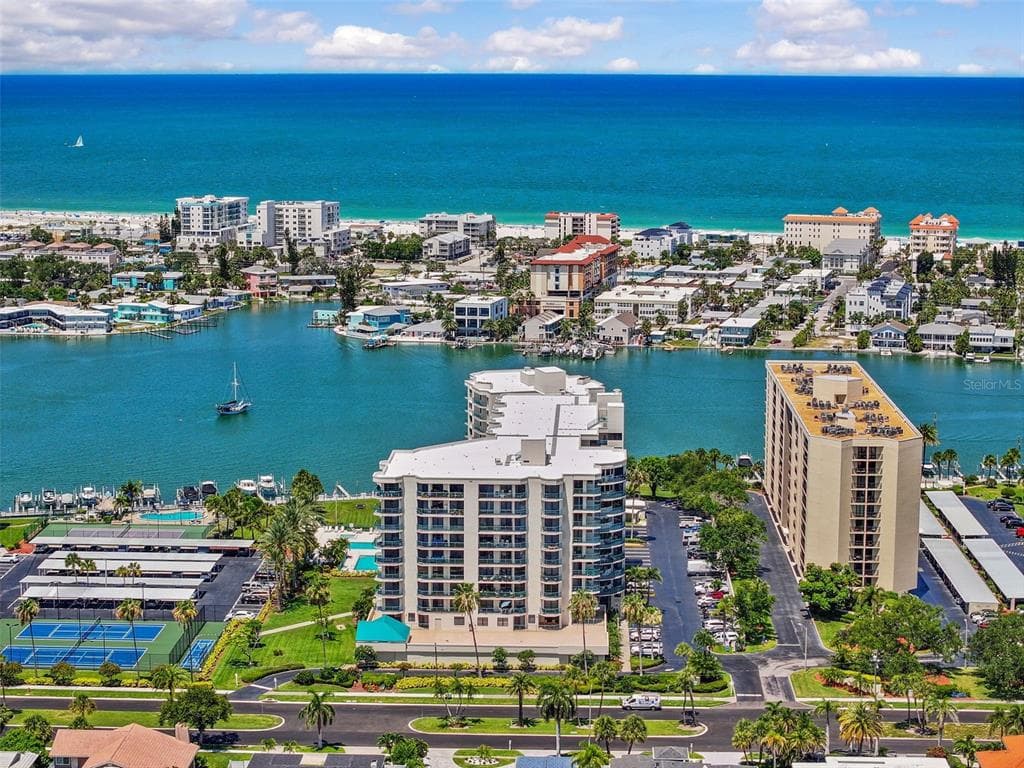 670 ISLAND WAY UNIT 800 CLEARWATER BEACH, FL 33767