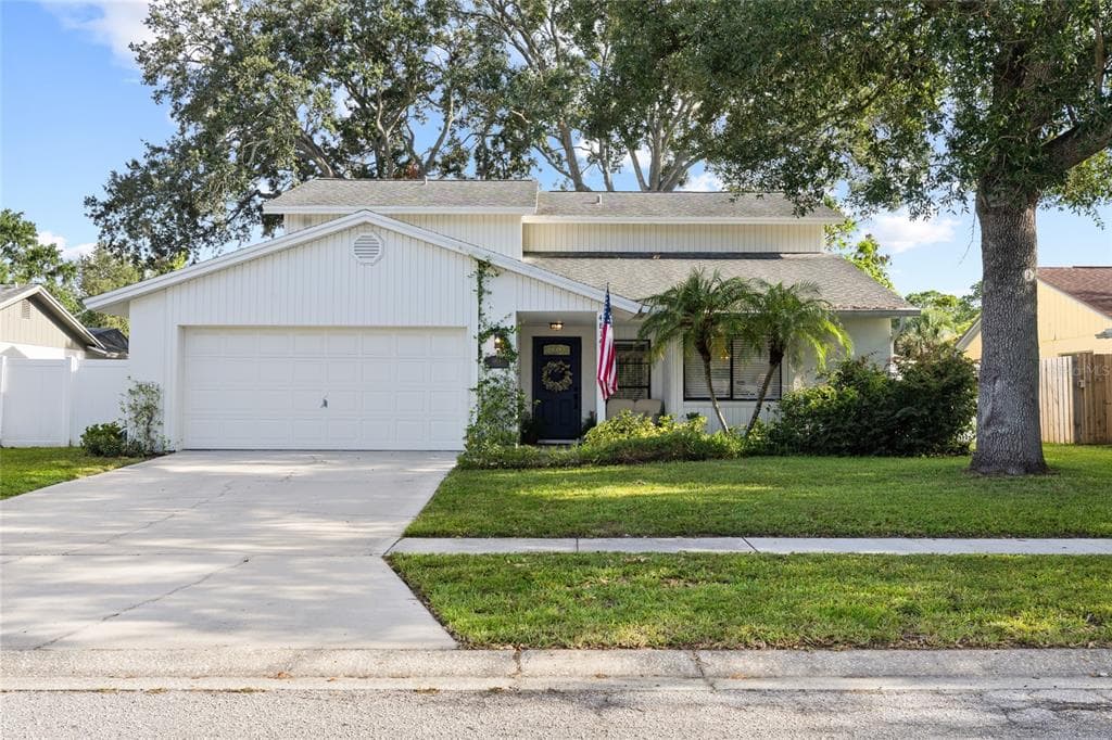 4814 FOX HUNT DR TAMPA, FL 33624
