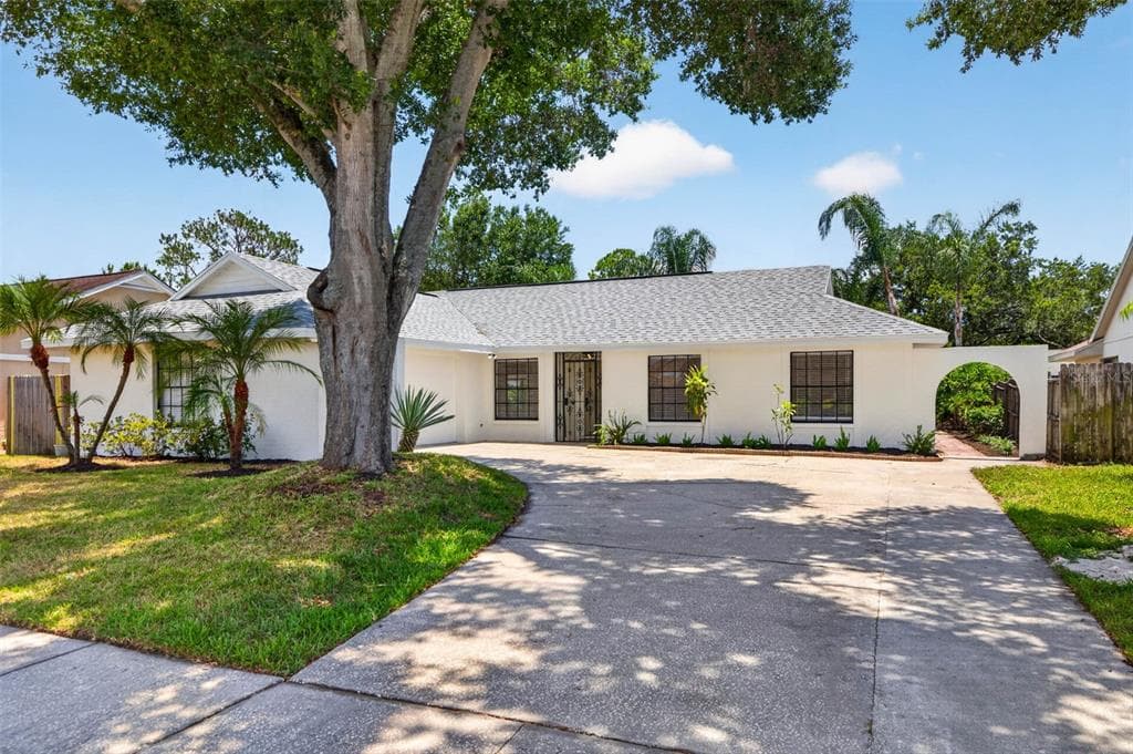 5106 PENNSBURY DRIVE TAMPA, FL 33624