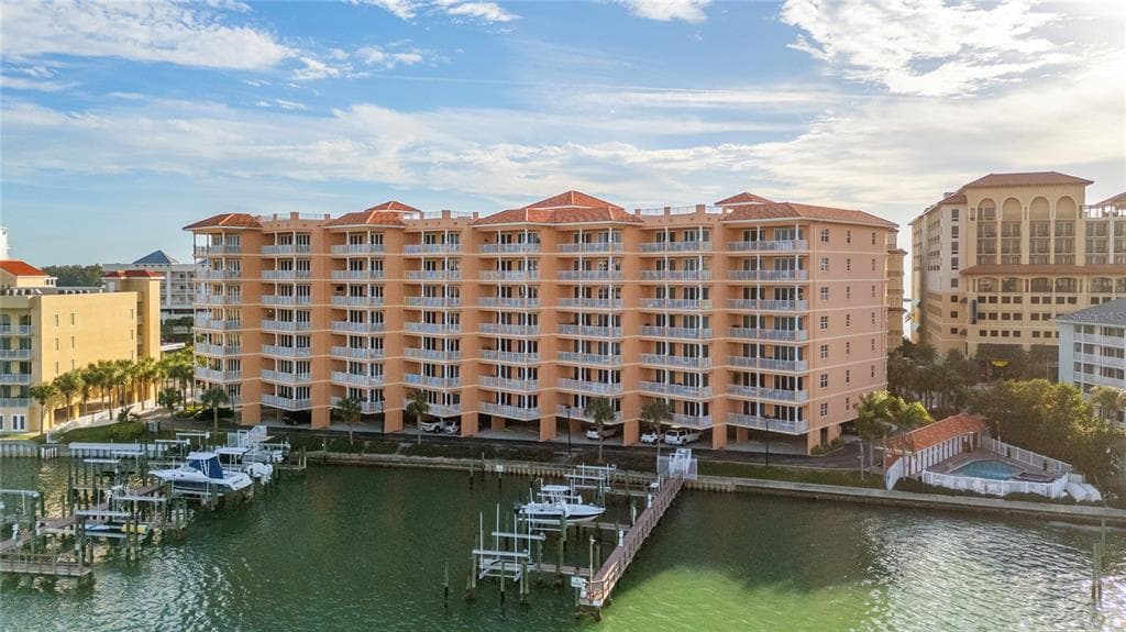 530 S GULFVIEW BOULEVARD UNIT 601 CLEARWATER BEACH, FL 33767