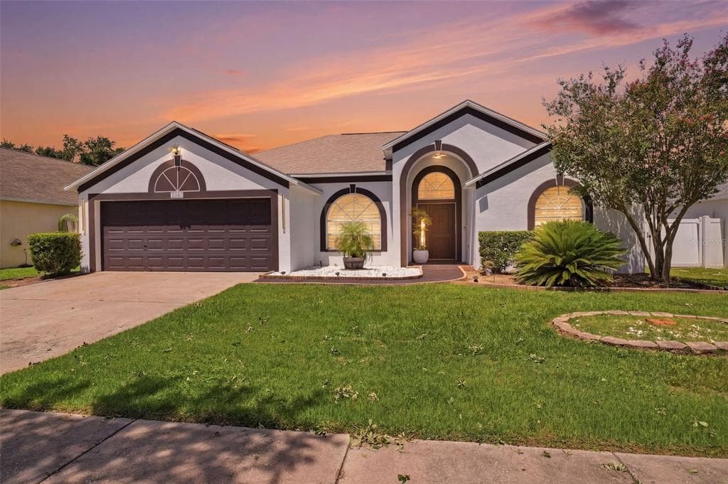 2210 TOWERING OAKS CIRCLE SEFFNER, FL 33584