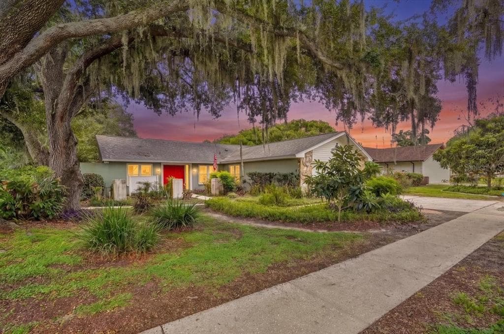 1013 BLACK KNIGHT DRIVE VALRICO, FL 33594